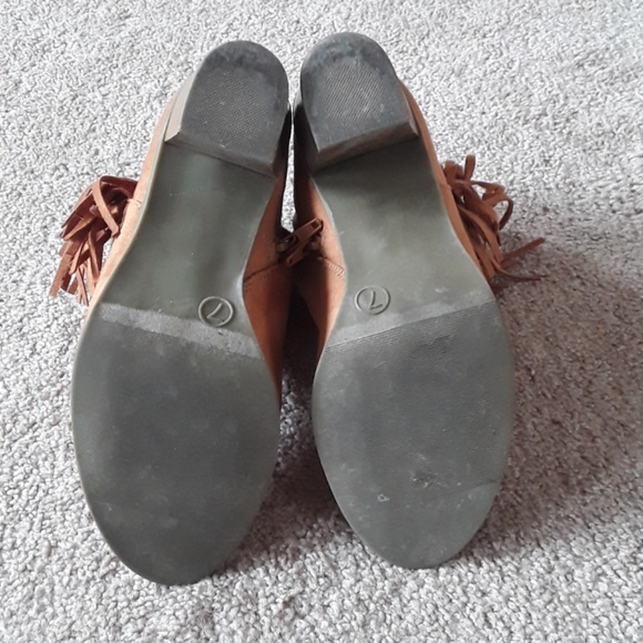 Charming Charlie tan shoes size 7 with fringe - Picture 5 of 7